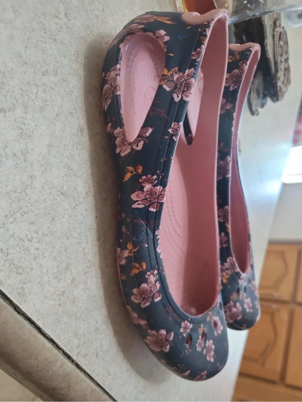 Crocs Kadee Floral Ballet Flats Women's Size 9 Slip On Black Pink Shoes Comfort